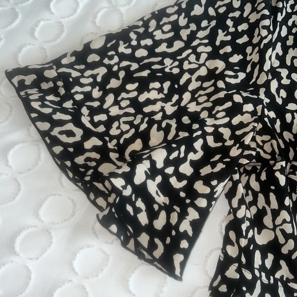 Leopard flutter slv romper - Picture 2 of 5